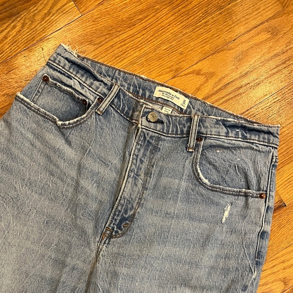 Abercrombie & Fitch Curve Love Ultra High Rise 90s Straight Jean Size 32… - Picture 6 of 9